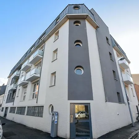 à Rouen, 40 M², Balcon Et Vue Sur La Ville. * Rouen